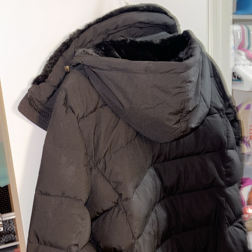 Andrew Marc Women's Elegant Black Puffer Jacket
